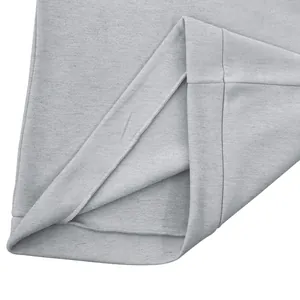 Detailansicht des grauen Hoodie-Saums mit hochwertigen Nähten und weicher Stofftextur