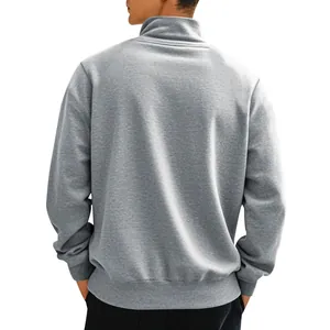 Vue arrière détaillée d'un sweat-shirt pour homme gris doublé de polaire à col montant