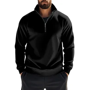 Detailansicht eines schwarzen Herren-Sweatshirts mit halbem Reißverschluss und Stehkragen