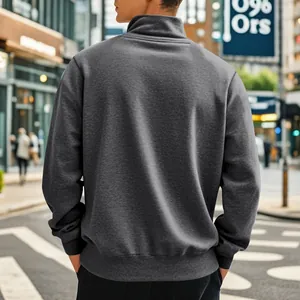 Vue arrière d'un sweat-shirt en polaire gris foncé pour homme avec demi-zip