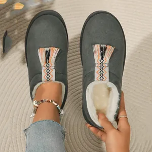 Zuecos de invierno para mujer con borlas elegantes y forro de piel sintética suave