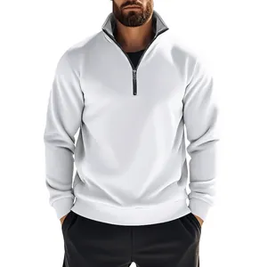 Vue de face du sweat-shirt en polaire blanc pour hommes avec col montant et demi-zip