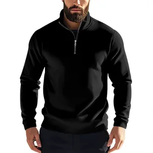 Vue de face d'un sweat-shirt noir pour homme avec quart de zip et col montant côtelé