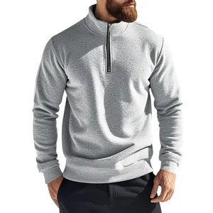 Detailansicht bequemes graues Herren-Sweatshirt mit Reißverschluss und Stehkragen
