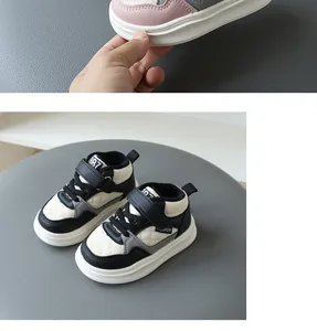 Detailed view of high-top children's sneakers with fleece lining and Velcro straps.