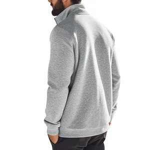 Vue arrière d'un sweat-shirt gris pour homme avec col montant et fermeture éclair