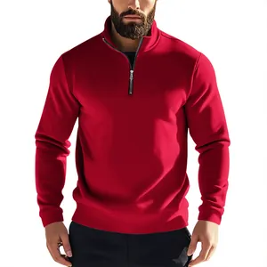Vue détaillée d'un sweat-shirt en polaire rouge pour homme avec col montant et fermeture éclair