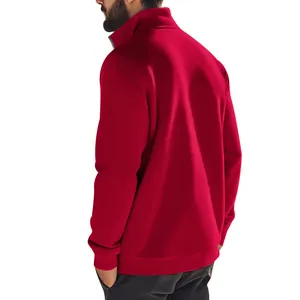 Vue arrière détaillée du sweat-shirt en polaire rouge pour homme avec col montant zippé