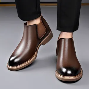Modieuze bruine lederen Chelsea boots voor heren met stijlvolle elastische zijpanelen