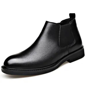 Klassieke zwarte leren Chelsea boots voor heren met elastische zijpanelen en treklip