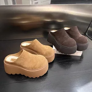 Mules à plateforme en daim avec doublure chaude en fausse fourrure et semelle crantée