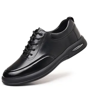 Klassieke zwarte lederen business casual herensneakers met een comfortabele veter