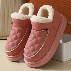 Pantoufles d'hiver roses pour femmes avec motif matelassé et doublure en polaire chaude