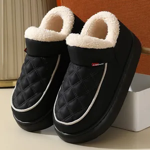 Détails de chaussons d'hiver matelassés noirs avec doublure en polaire blanche chaude