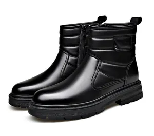 Vue détaillée de bottes de neige pour hommes en cuir noir avec texture matelassée