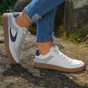 Zapatillas de entrenamiento alemanas con plataforma para actividades al aire libre.