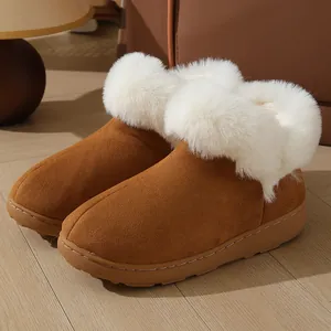 Vue détaillée de bottes d'hiver marron avec fourrure blanche et semelles épaisses.