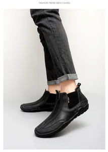 Détail des chaussures montantes en cuir noir pour hommes avec une semelle cousue main