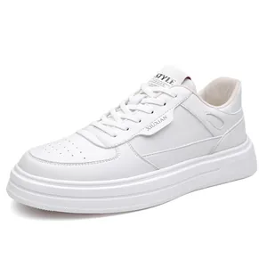 Sneakers bianche minimaliste in pelle da uomo, scarpe da skate casual antiscivolo