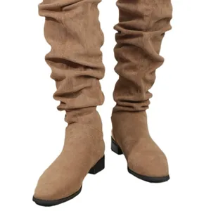 Elegantes botas western vintage de ante camello para mujer con tacón bajo y grueso
