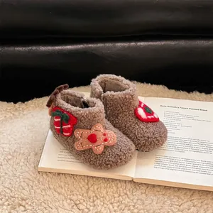 Botas de nieve para niños pequeños forradas de felpa con parches de Navidad.