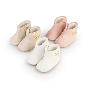 Warme Baby-Winterstiefel mit Steppmuster und goldener Schleifenstickerei in mehreren Farben