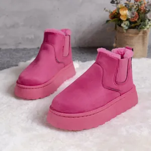 Bright magenta platform snow boots with warm faux fur lining for stylish winter comfort.