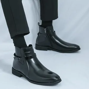 Bottines Chelsea classiques en cuir noir avec fermeture éclair et boucle