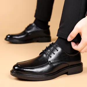 Elegante schwarze Business-Herrenschuhe mit 6cm Innenerhöhung und Kroko-Musterung