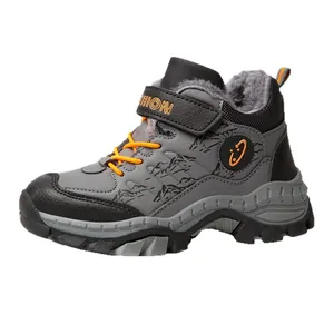 Warme fleecegefütterte Winterstiefel für Jungen mit Bergprint und orangefarbenen Schnürsenkeln