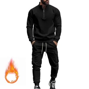 Chándal negro para hombre con sudadera de cremallera corta y pantalón cargo para invierno.