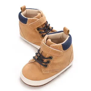Zapatos de bebé tipo bota marrón con suela blanda antideslizante y cierre de velcro