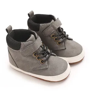 Zapatos de ante gris de caña alta para bebés con suelas suaves y antideslizantes