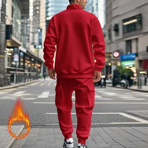 Vista trasera del chándal deportivo de forro polar rojo para hombre para el invierno