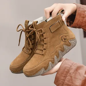 Bottines Martin en daim marron avec semelle octopus unique pour femmes élégantes