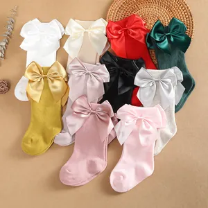 Colección de calcetines altos para niños con lazos grandes de satén en varios colores