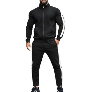 Chándal negro para hombre con rayas laterales blancas y cuello alto, vista frontal completa.