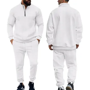 Vista frontal y trasera de un conjunto de chándal de jacquard blanco para hombre con cremallera