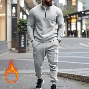 Vista completa del chándal gris para hombre forrado de vellón con pantalones cargo