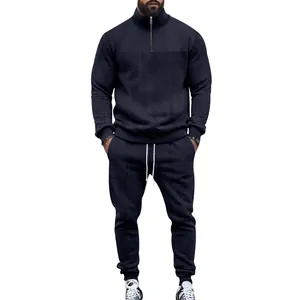 Detalle del chándal jacquard azul marino para hombre con parte superior con cremallera