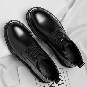 Hochwertige schwarze Herren Lederstiefeletten mit dicker Sohle für Herbst und Winter