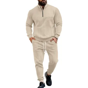 Vista detallada del conjunto de sudadera y pantalón de chándal jacquard para hombre