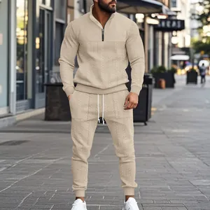 Chándal de hombre beige jacquard de 2 piezas con top de cremallera corta y pantalón a juego