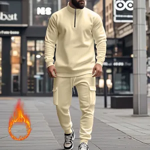 Vista detallada de chándal para hombre de estilo americano con forro polar y cremallera