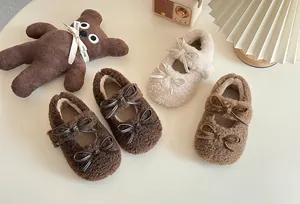 Süße Plüsch-Ballerinas für Mädchen mit Doppelschleifen-Details in drei warmen Farben