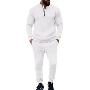 Detalle del conjunto de chándal de dos piezas blanco jacquard para hombre con sudadera