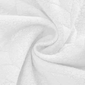 Detalle de primer plano de tela de punto jacquard blanco suave con textura y tejido