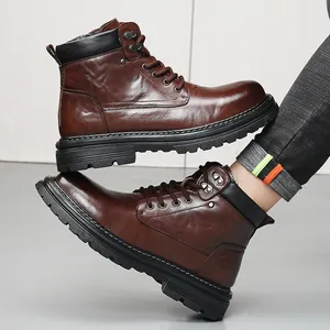 Herren Martin Boots aus braunem Echtleder im robusten Work-Style für den Winter.