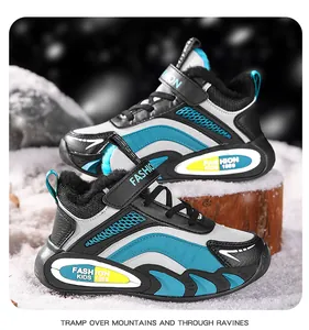 Vue détaillée de chaussures de sport d'hiver pour garçons avec doublure polaire chaude