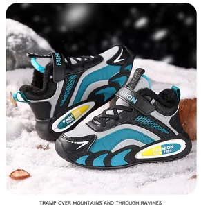 Vue détaillée de baskets d'hiver chaudes pour garçons avec doublure en peluche douce
